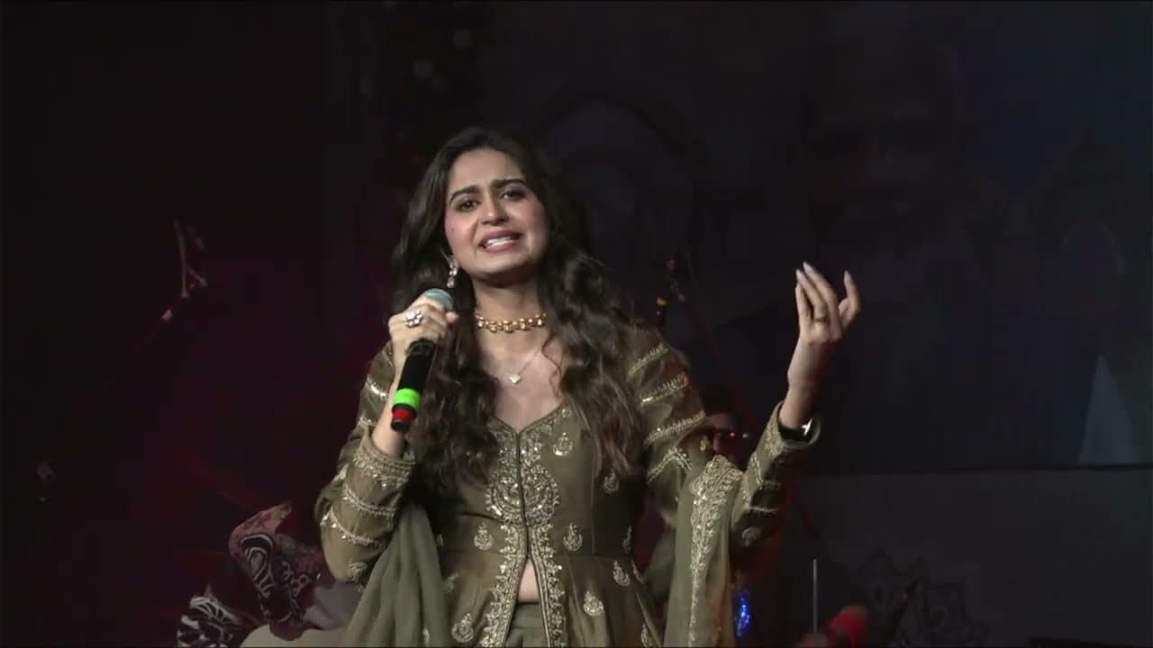 Kinjal Dave singing at Panch Mahotsav