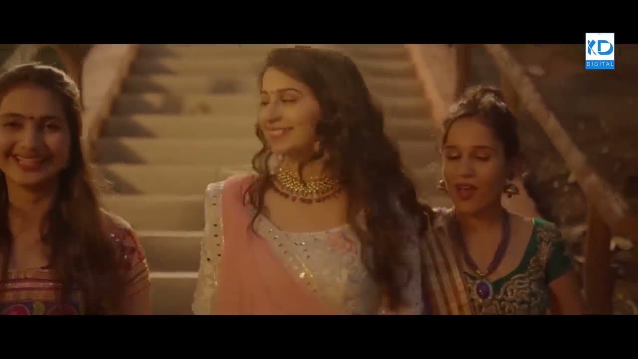 Kinjal Dave with women in traditional dress on temple steps